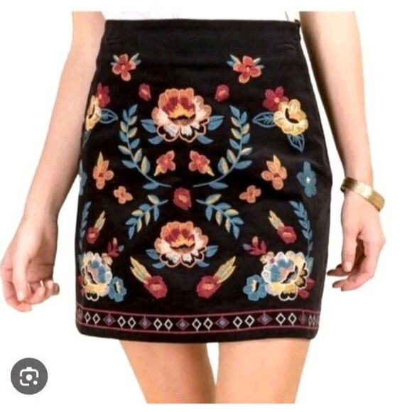 Elegant Floral Mini Skirt main image 1